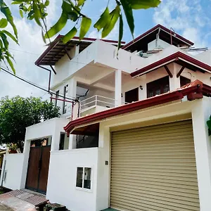 Gasthuis & Surf Negombo
